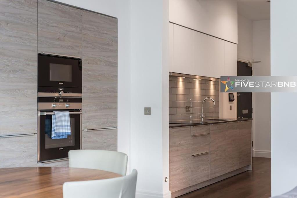 Cool Urban Apartment With Stunning Castle Views Edinburgh Bagian luar foto