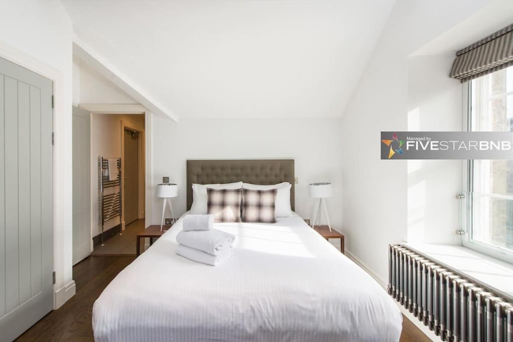 Cool Urban Apartment With Stunning Castle Views Edinburgh Bagian luar foto