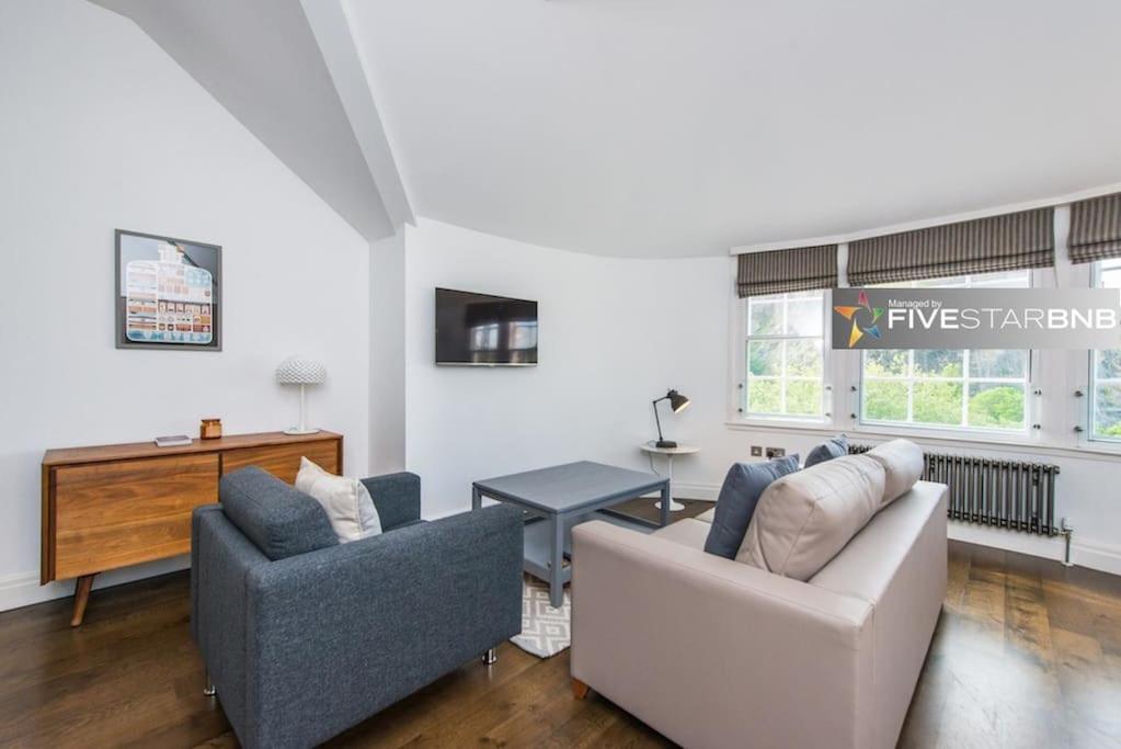 Cool Urban Apartment With Stunning Castle Views Edinburgh Bagian luar foto